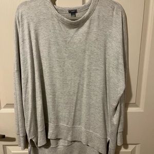 Selling this sweater that’s only been worn twice! No stains or holes! Size: XS